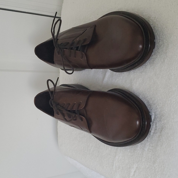 New! Never worn! Brooks Brothers Italian leather dress shoe. Size 8.5
